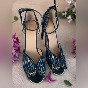 Anthropologie Woman's Seychelles Free To Roam Heels Blue Aztec Size 8.5